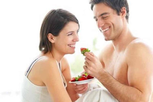photodune-215163-sweet-young-couple-eating-strawberries-together-xs-e1345200406403